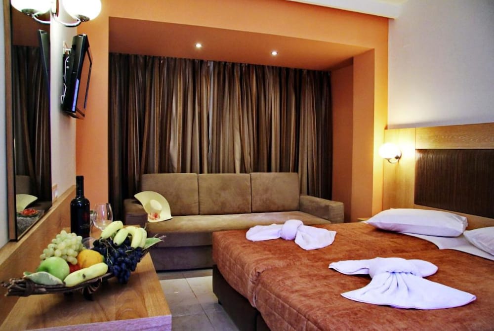 Bella Elena — Hotel rooms in Malia