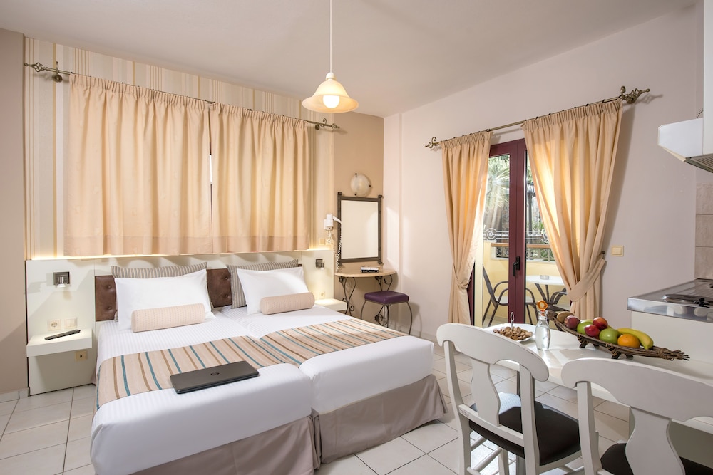 Bella Elena — Hotel rooms in Malia