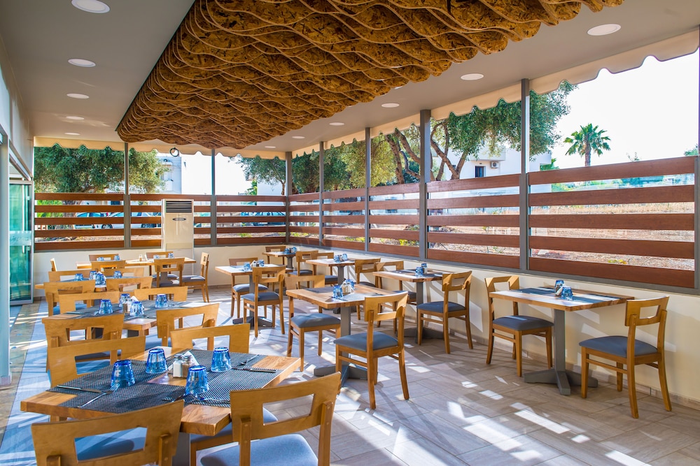 Bella Elena — Restaurant & bars in Malia