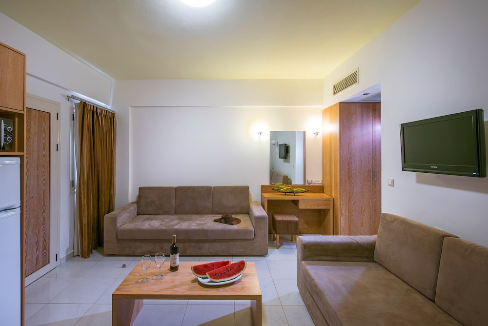 Bella Elena — Hotel rooms in Malia