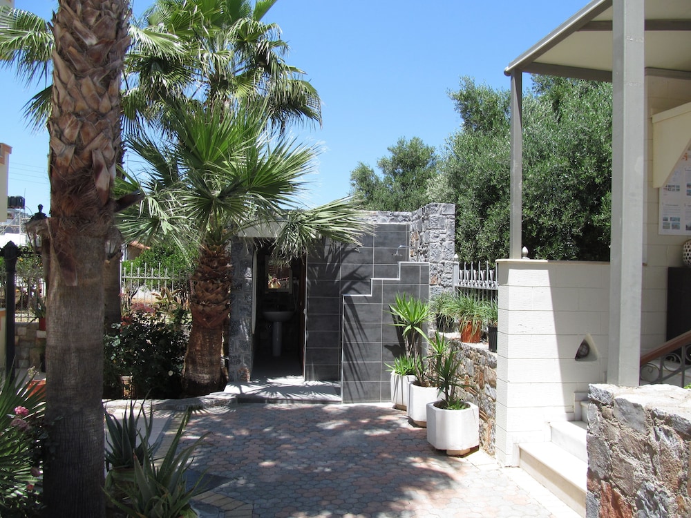 Bella Elena — Hotel building in Malia