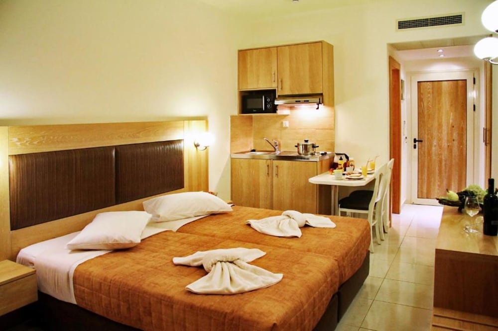 Bella Elena — Hotel rooms in Malia