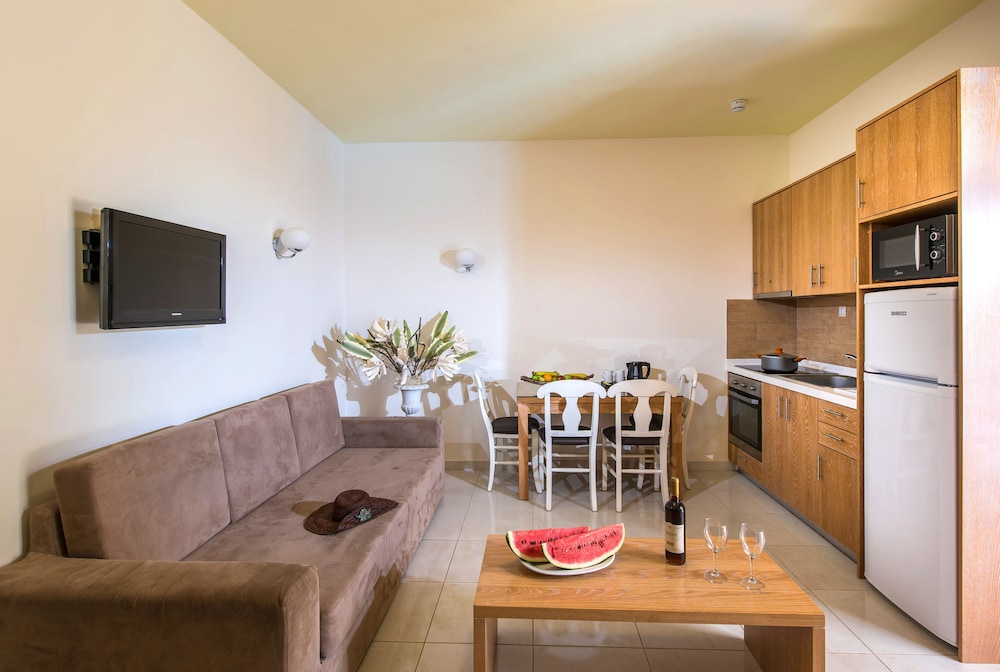 Bella Elena — Hotel rooms in Malia