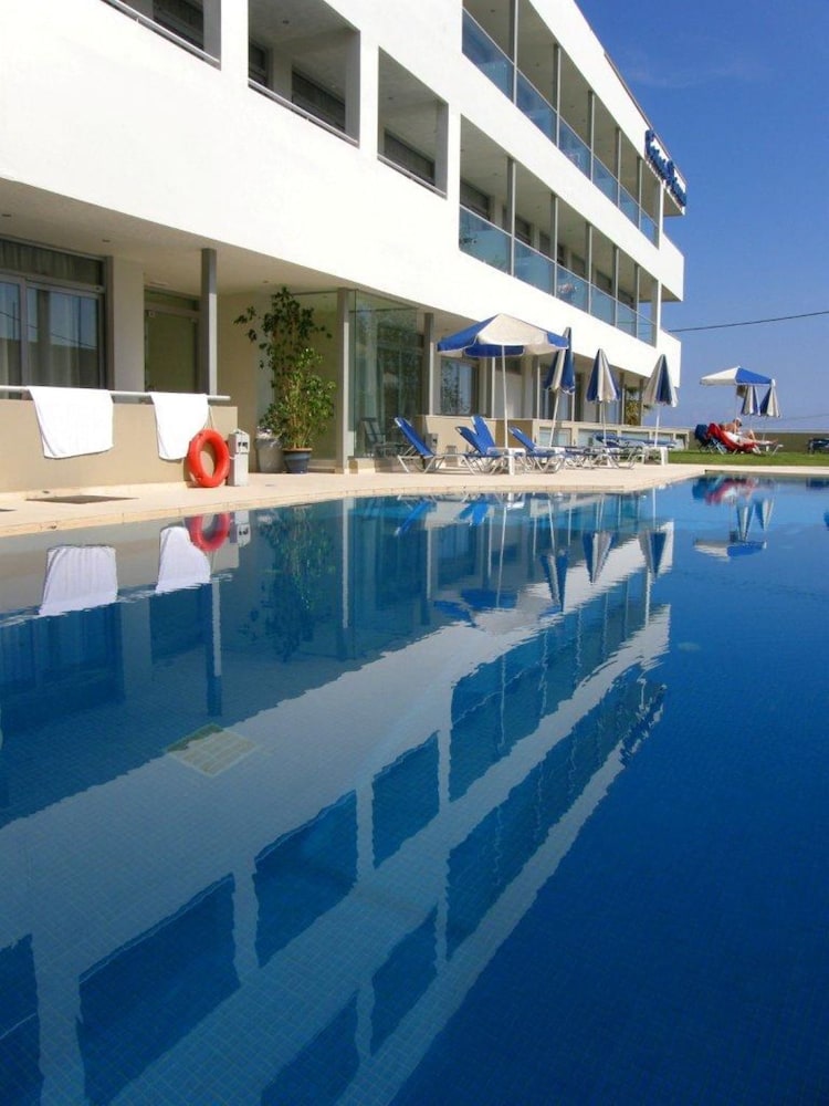 Corissia Princess Hotel — Swimming pool in Georgioupolis