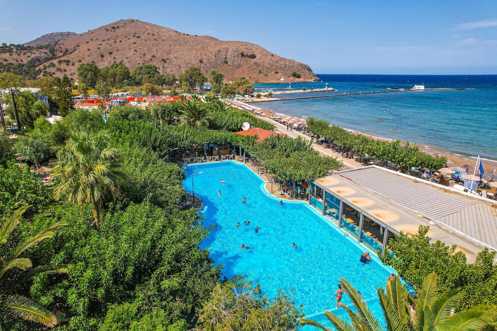 Corissia Princess Hotel — Swimming pool in Georgioupolis