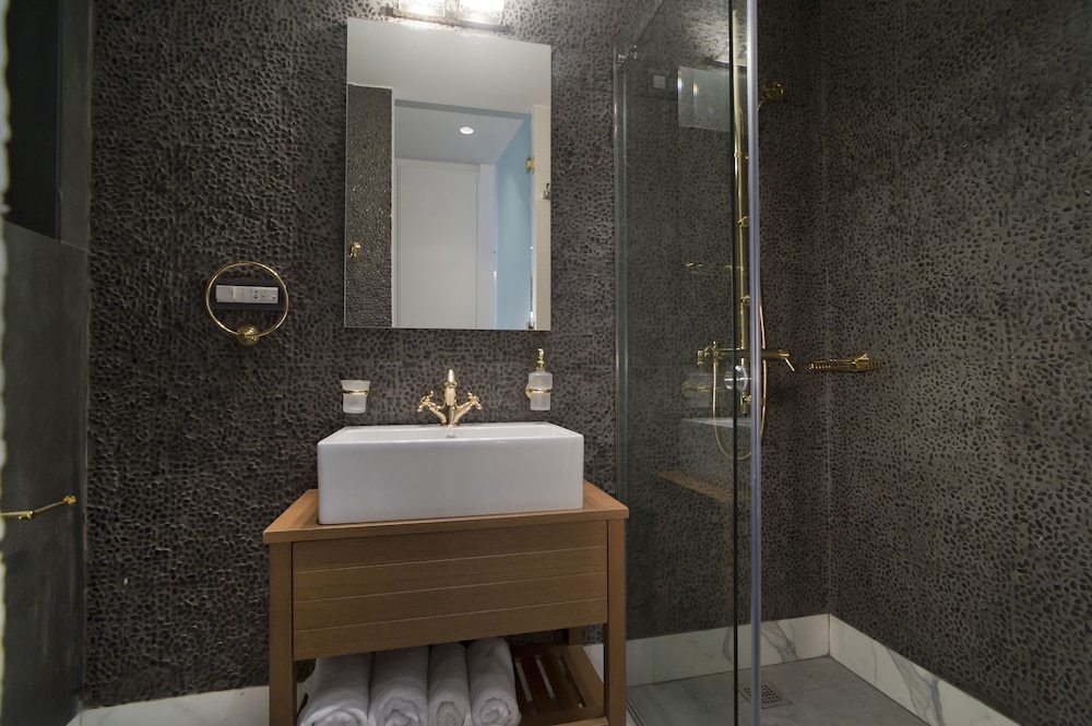 NLH FIX Neighborhood Lifestyle Hotels — Hotel rooms in Athens, Attica