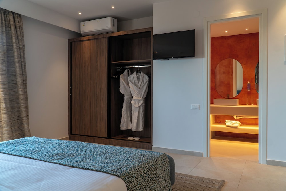 Hotel Delfinia — Hotel rooms in Lesvos Island