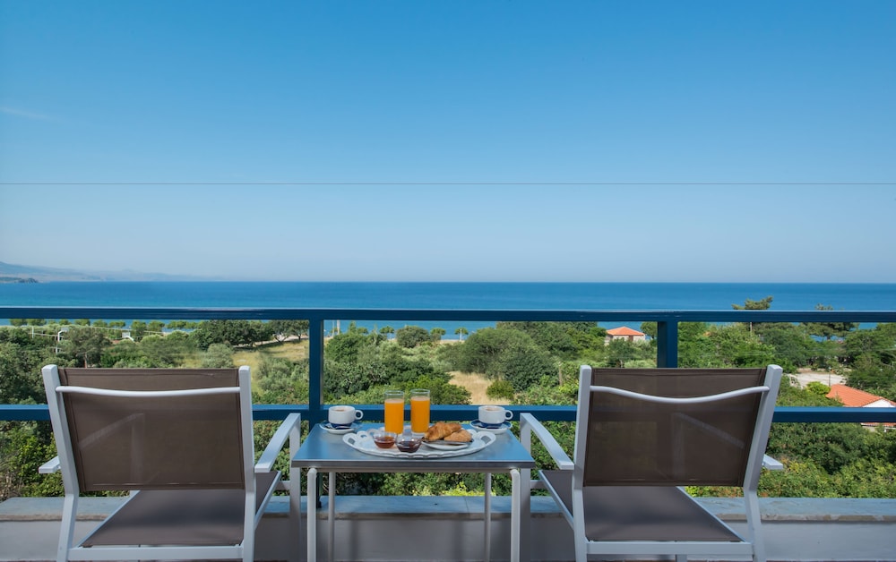Hotel Delfinia — Hotel rooms in Lesvos Island