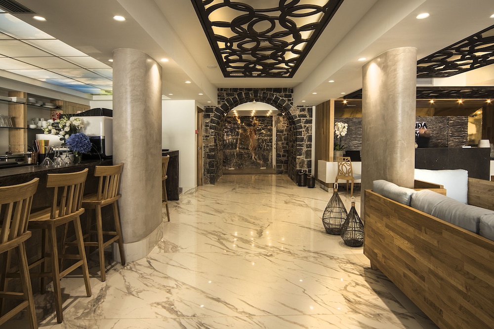 Elounda Orama Boutique Hotel by GHH — Restaurant & bars in Elounda