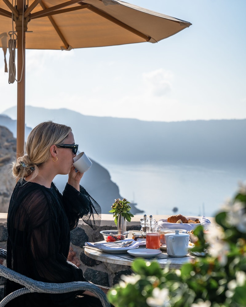 Pezoules of Oia — Restaurant & bars in Oia, South Aegean