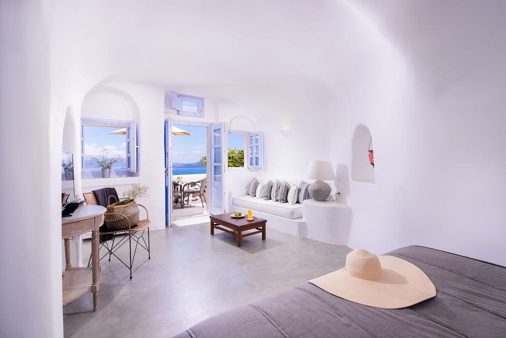 Pezoules of Oia — Hotel rooms in Oia, South Aegean