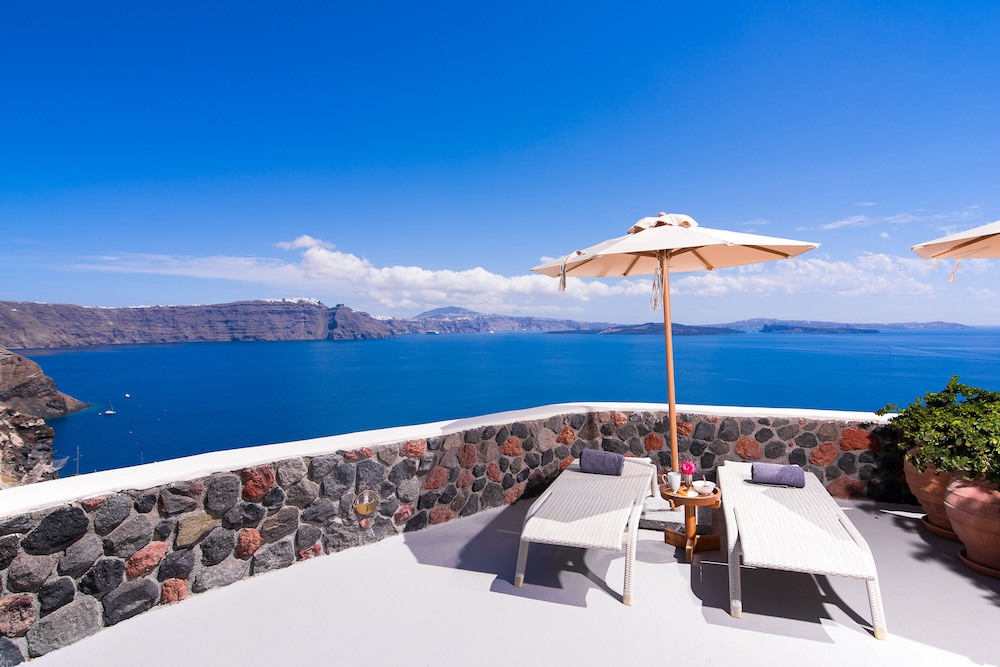 Pezoules of Oia — Hotel building in Oia, South Aegean