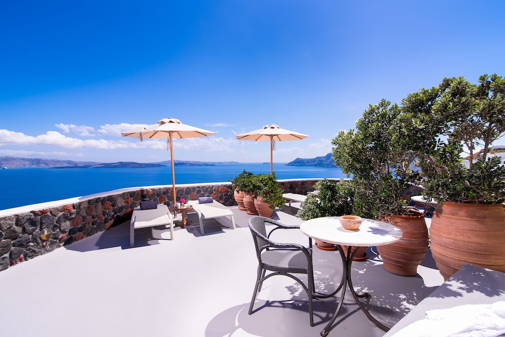 Pezoules of Oia — Attractions in the area in Oia, South Aegean