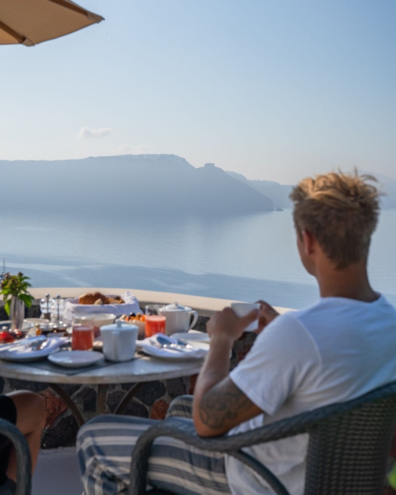 Pezoules of Oia — Restaurant & bars in Oia, South Aegean