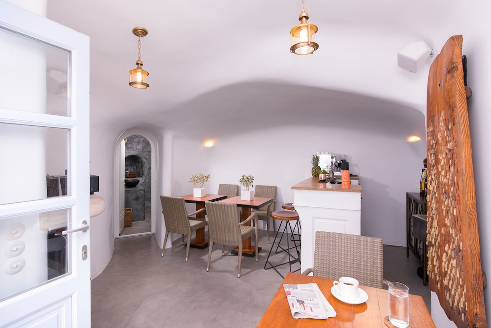 Pezoules of Oia — Restaurant & bars in Oia, South Aegean