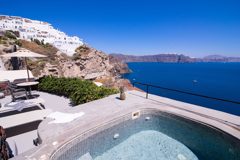 Pezoules of Oia — Swimming pool in Oia, South Aegean