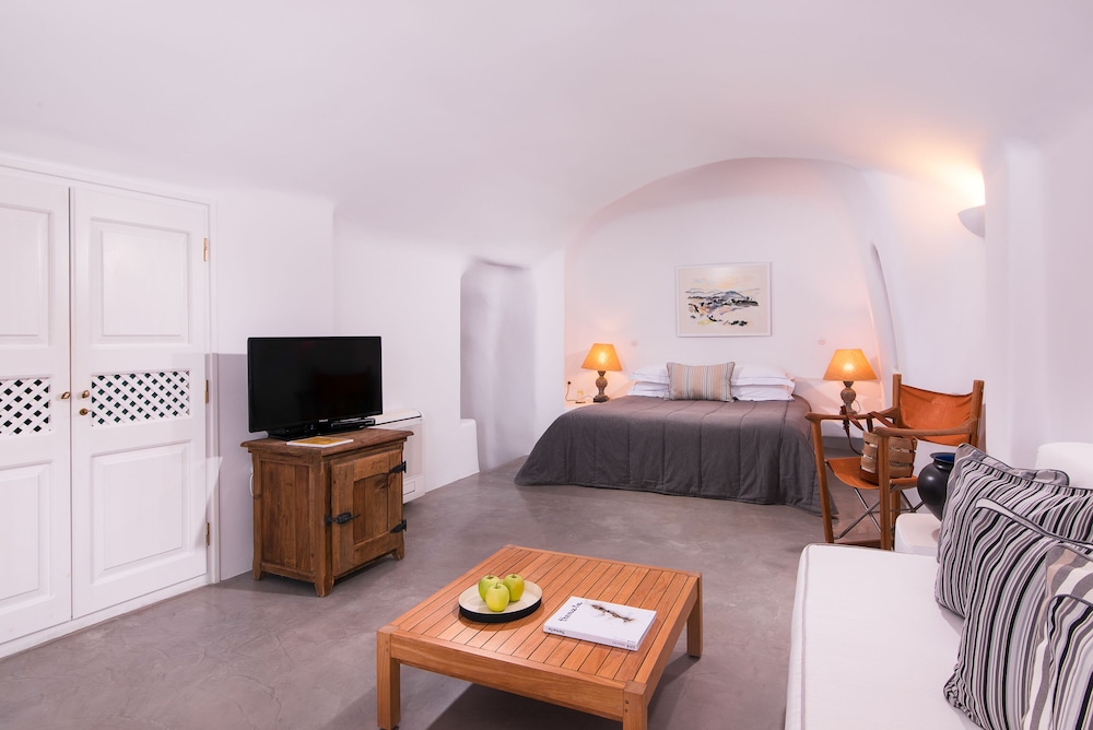 Pezoules of Oia — Hotel rooms in Oia, South Aegean
