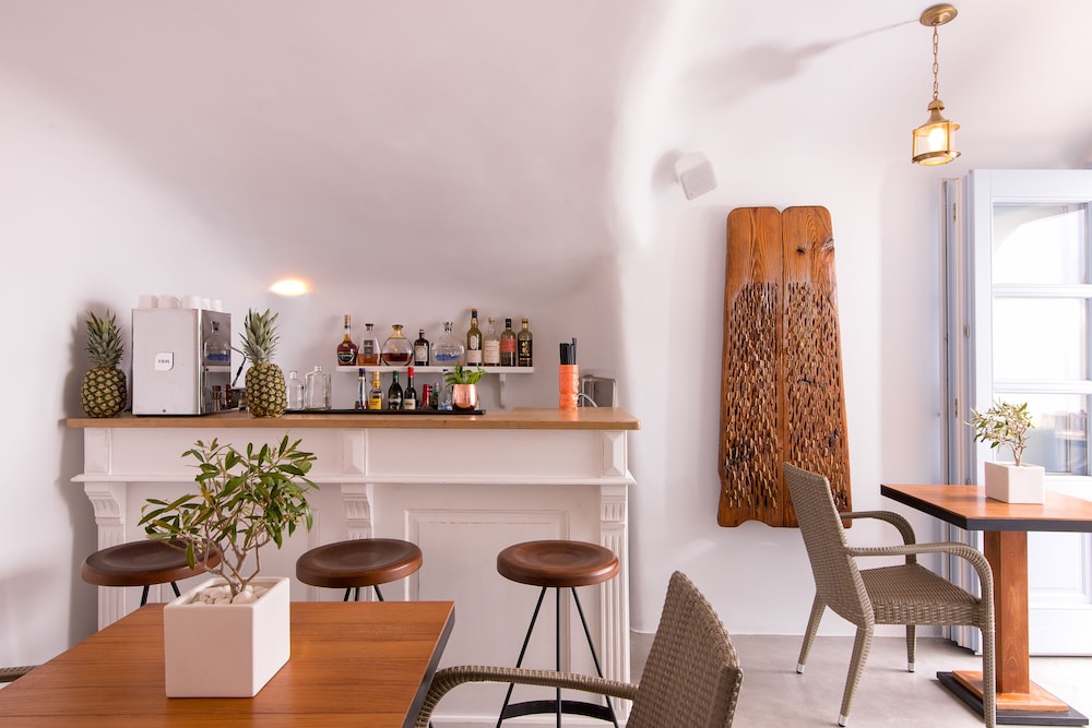 Pezoules of Oia — Restaurant & bars in Oia, South Aegean
