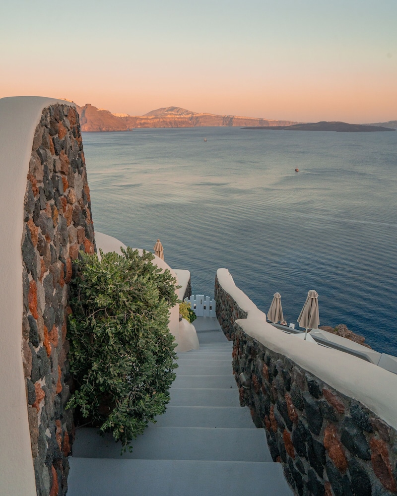 Pezoules of Oia — Attractions in the area in Oia, South Aegean
