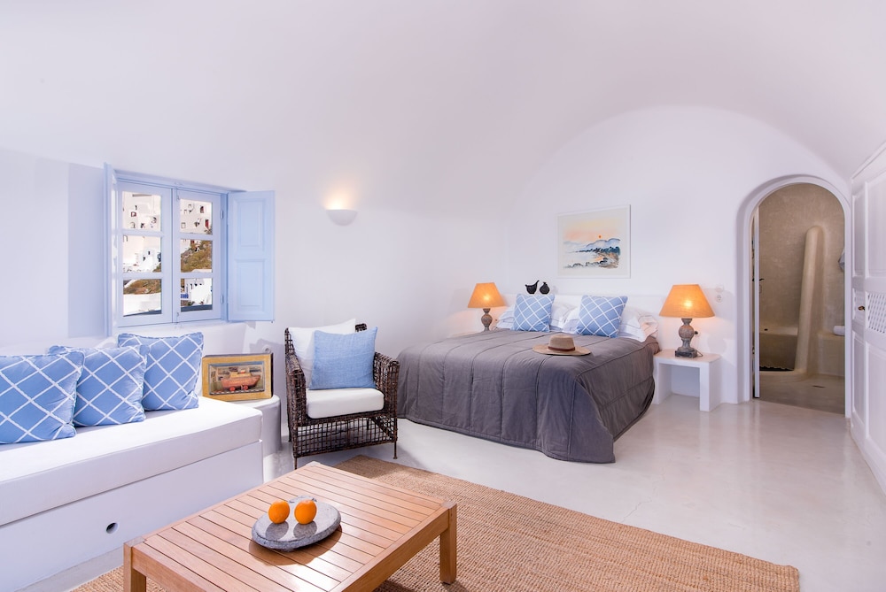 Pezoules of Oia — Hotel rooms in Oia, South Aegean