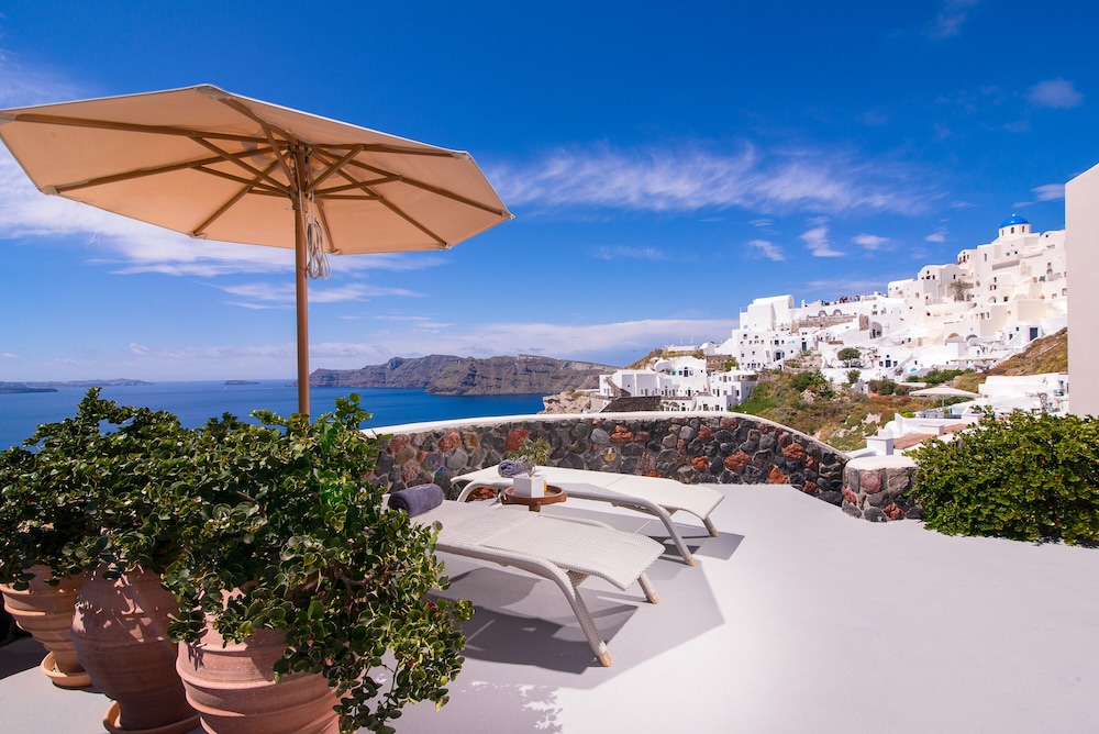 Pezoules of Oia — Attractions in the area in Oia, South Aegean