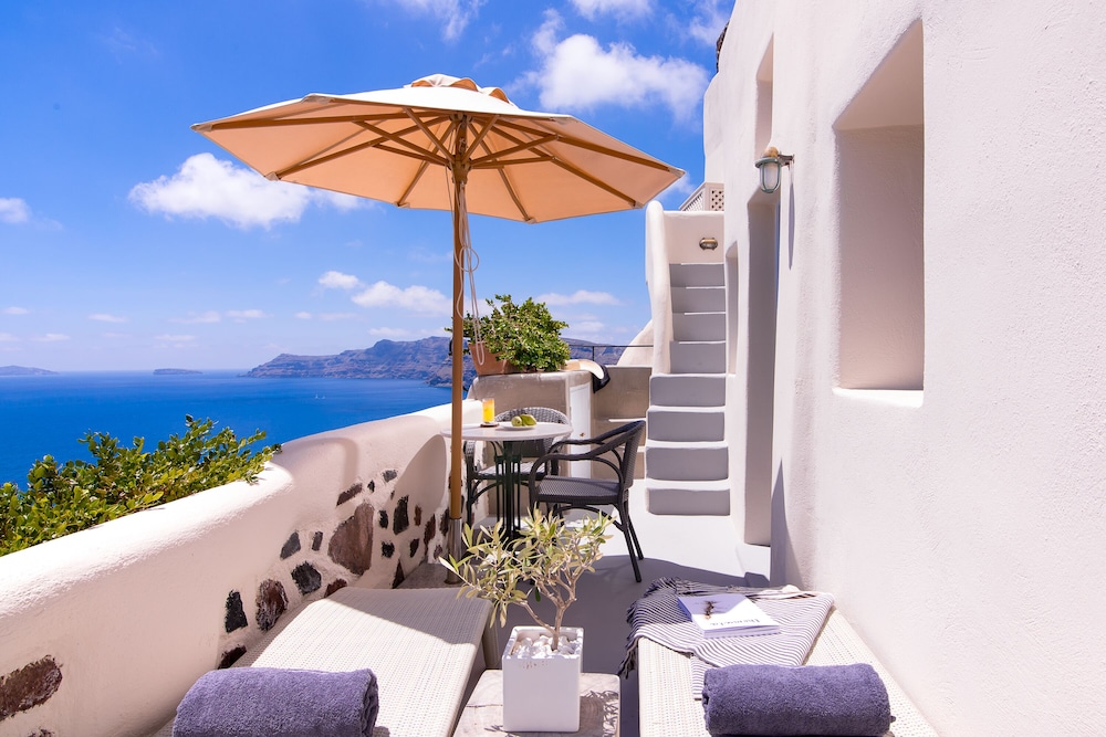 Pezoules of Oia — Hotel building in Oia, South Aegean