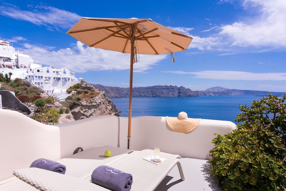 Pezoules of Oia — Hotel building in Oia, South Aegean