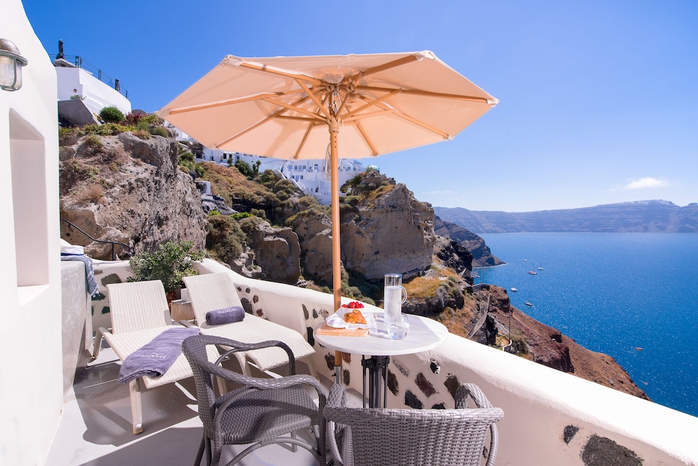 Pezoules of Oia — Attractions in the area in Oia, South Aegean