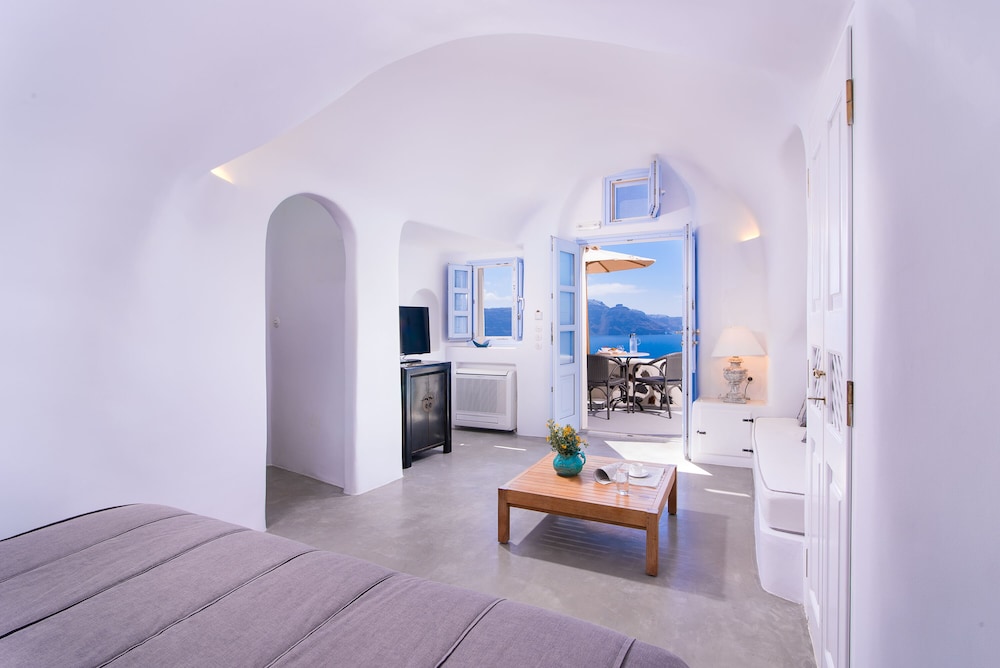 Pezoules of Oia — Hotel rooms in Oia, South Aegean