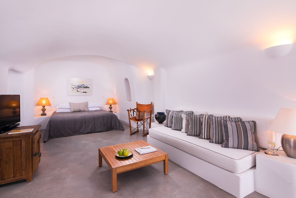 Pezoules of Oia — Hotel rooms in Oia, South Aegean