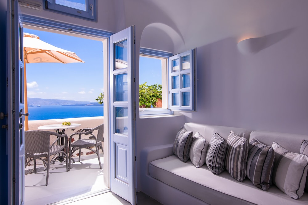 Pezoules of Oia — Hotel rooms in Oia, South Aegean