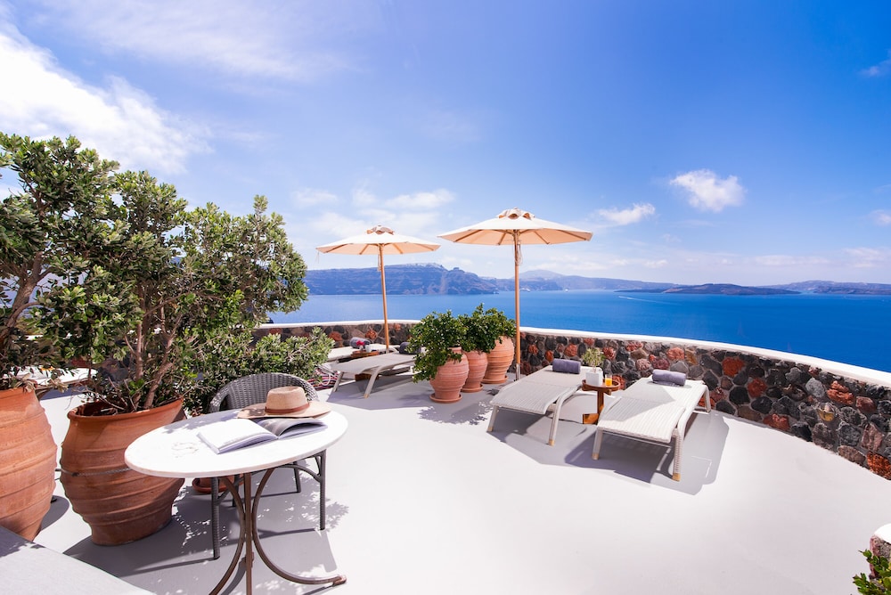 Pezoules of Oia — Hotel building in Oia, South Aegean