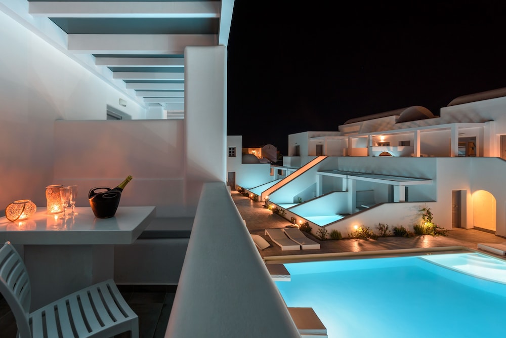 Antoperla Luxury Hotel & Spa — Swimming pool in Perissa, South Aegean