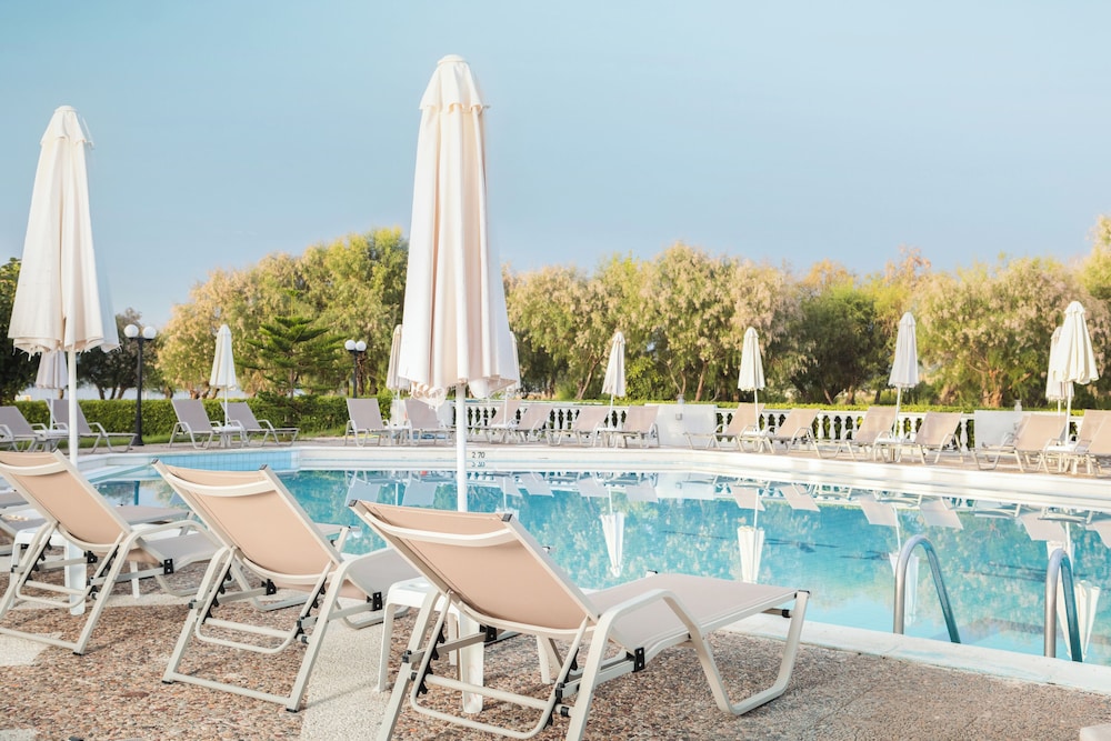 Kalamaki Beach Hotel - Zakynthos Island — Swimming pool in Kalamaki (Zakynthos), Ionian Islands
