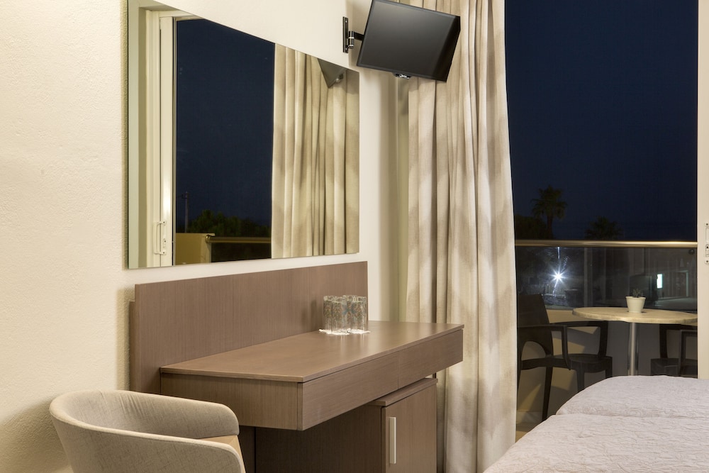 Kalamaki Beach Hotel - Zakynthos Island — Hotel rooms in Kalamaki (Zakynthos), Ionian Islands