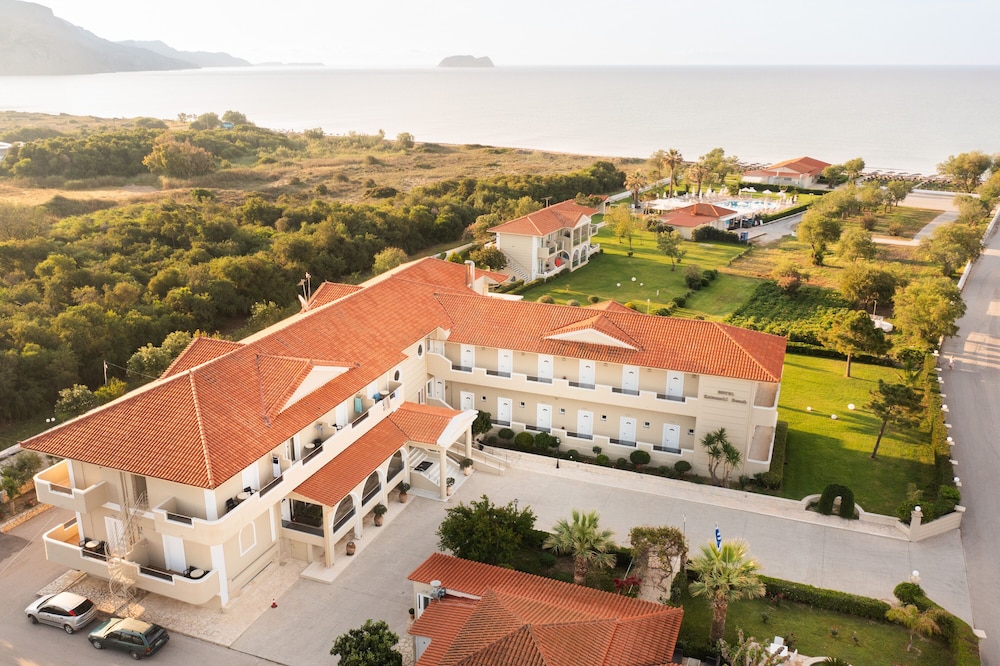 Kalamaki Beach Hotel - Zakynthos Island — Hotel building in Kalamaki (Zakynthos), Ionian Islands