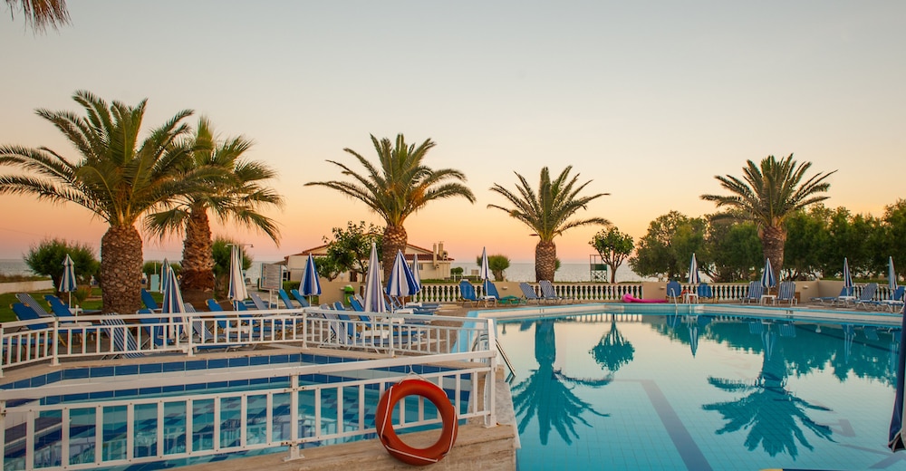 Kalamaki Beach Hotel - Zakynthos Island — Swimming pool in Kalamaki (Zakynthos), Ionian Islands