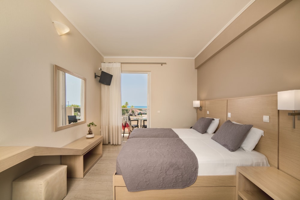 Kalamaki Beach Hotel - Zakynthos Island — Hotel rooms in Kalamaki (Zakynthos), Ionian Islands
