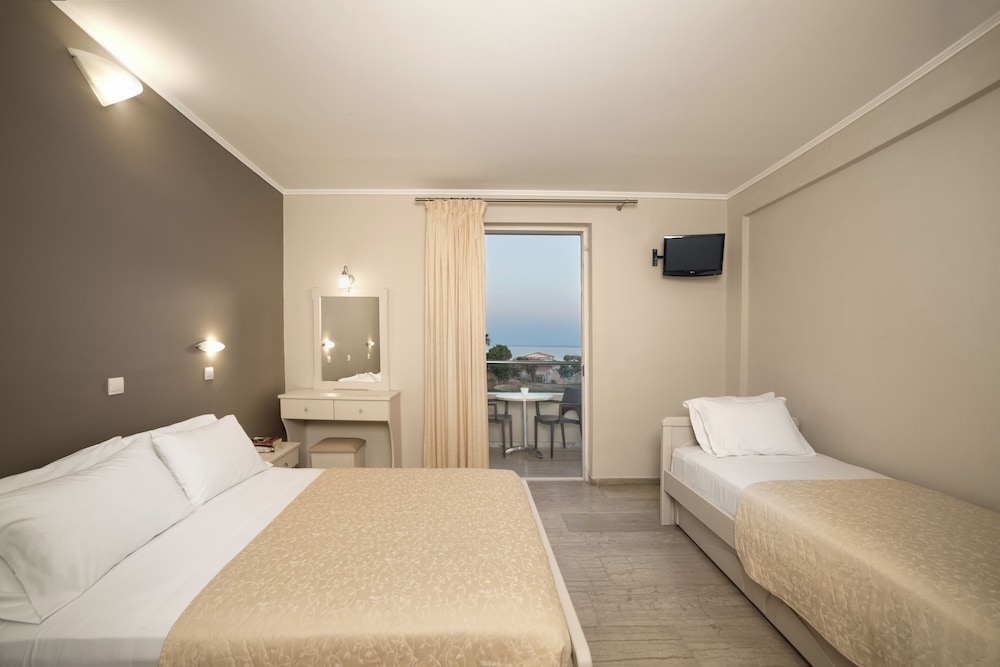 Kalamaki Beach Hotel - Zakynthos Island — Hotel rooms in Kalamaki (Zakynthos), Ionian Islands