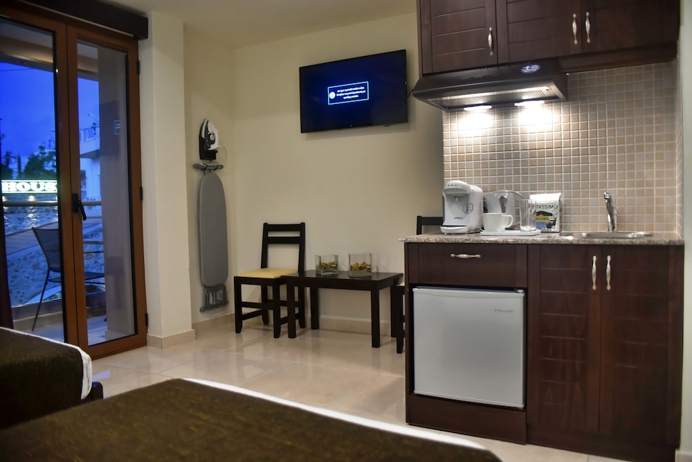 24 Seven Boutique Hotel — Hotel rooms in Malia