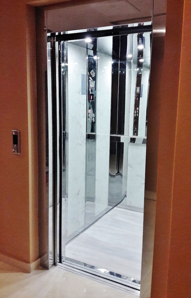 24 Seven Boutique Hotel — Hotel building in Malia