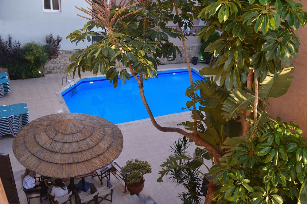 24 Seven Boutique Hotel — Swimming pool in Malia