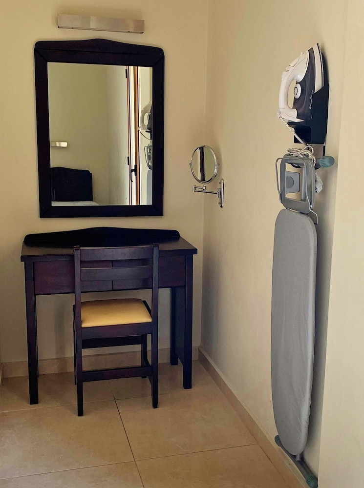 24 Seven Boutique Hotel — Hotel rooms in Malia