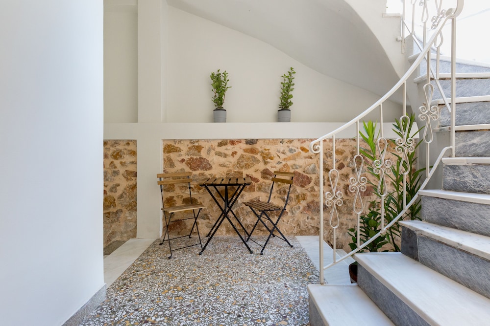 Dinostratus House – Boutique Studios near Acropolis and Metro — Hotel building in Athens, Attica