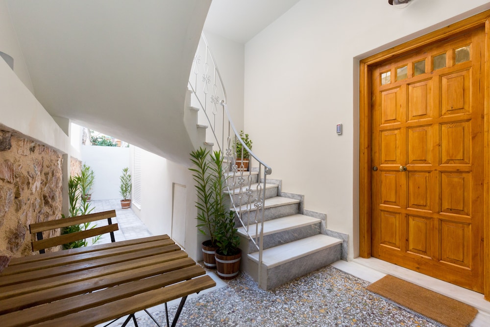 Dinostratus House – Boutique Studios near Acropolis and Metro — Hotel building in Athens, Attica