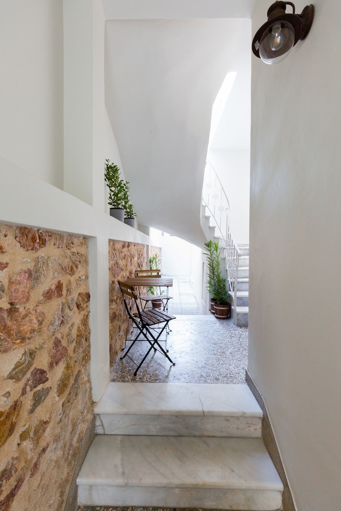 Dinostratus House – Boutique Studios near Acropolis and Metro — Hotel building in Athens, Attica