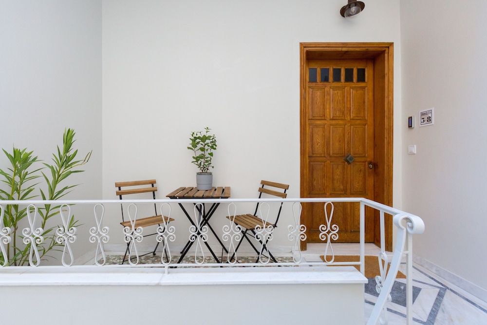 Dinostratus House – Boutique Studios near Acropolis and Metro — Hotel building in Athens, Attica