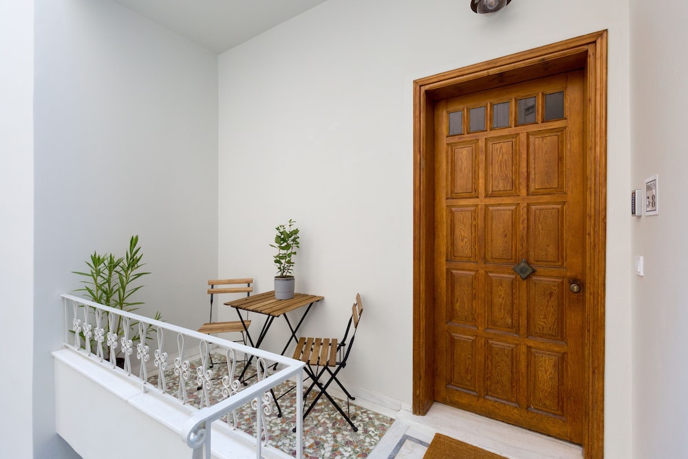 Dinostratus House – Boutique Studios near Acropolis and Metro — Hotel building in Athens, Attica