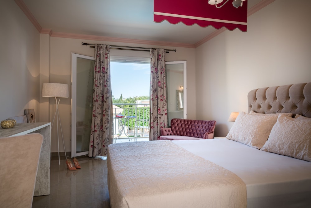Aeolos Boutique Hotel & Suites — Hotel rooms in Kalamaki (Zakynthos), Ionian Islands