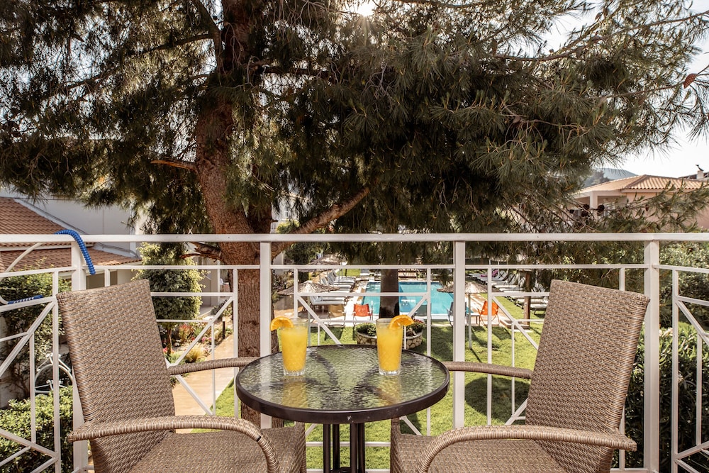 Aeolos Boutique Hotel & Suites — Swimming pool in Kalamaki (Zakynthos), Ionian Islands